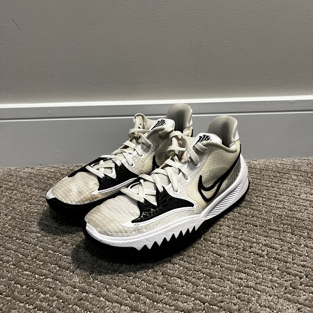 Nike Kyrie Low 4 Basketball Shoes